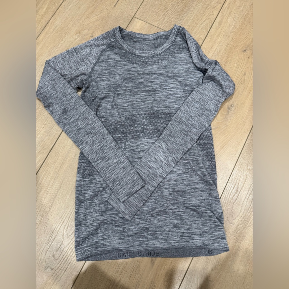 USED Lululemon athletica Gray Long Sleeve Top